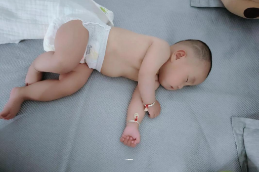白沙怀孕多久会显肚子